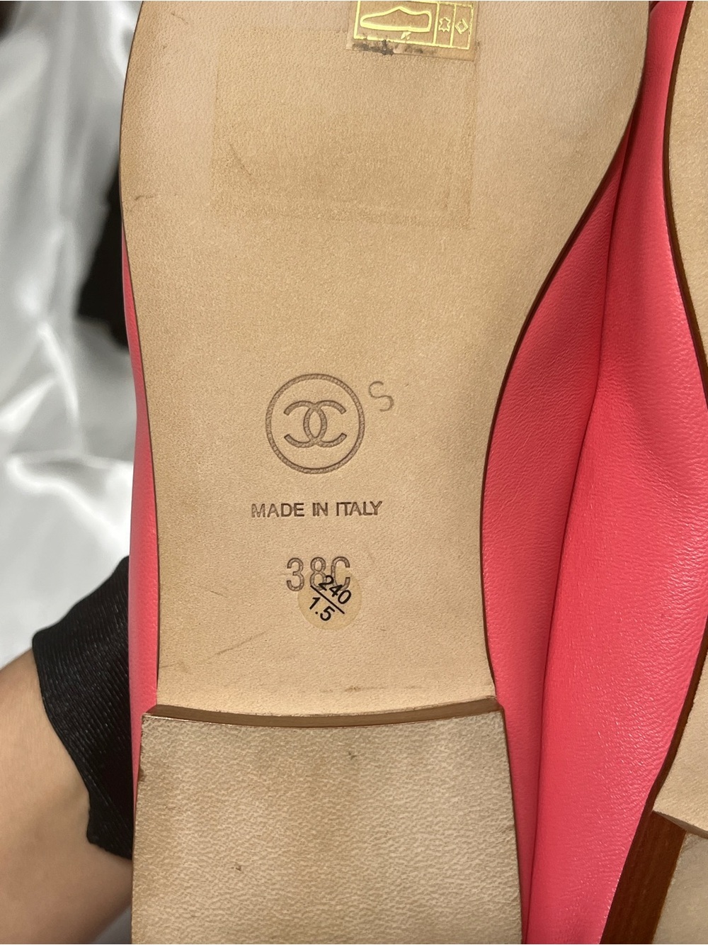 CHANEL Coral Pink Leather Ballet Flats with CC Medallion - Picture 7 of 11